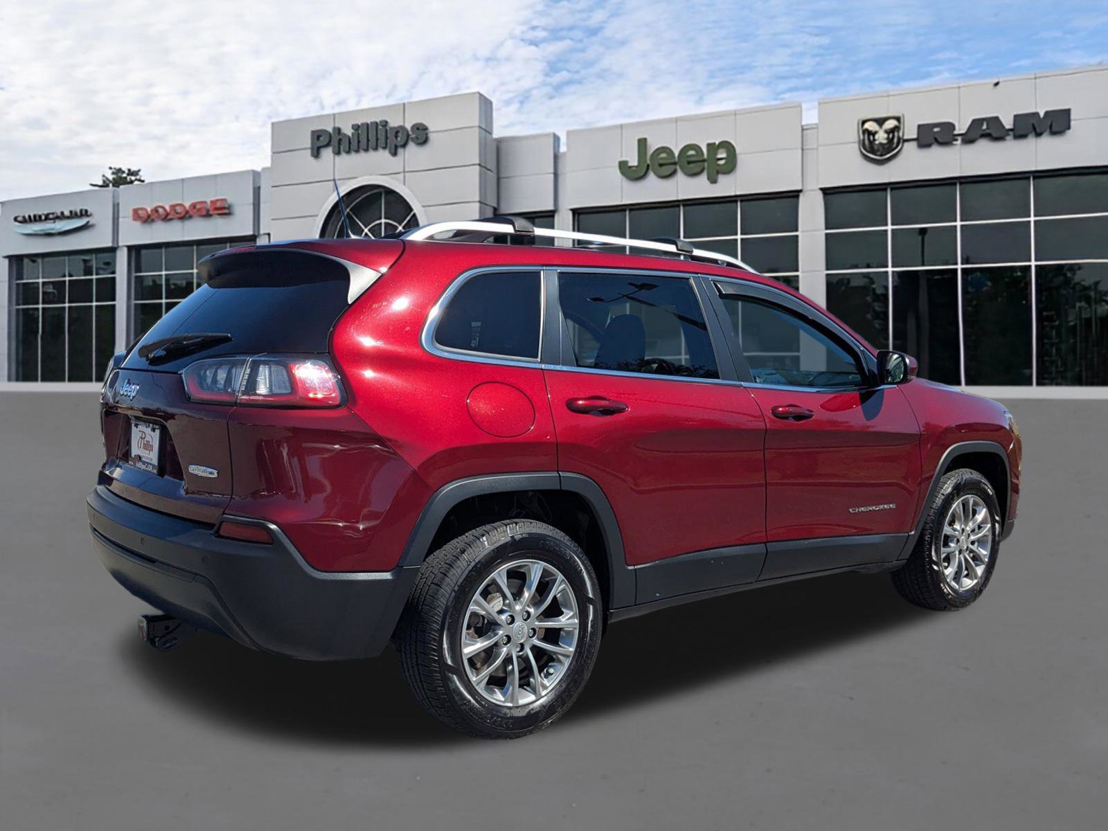 Used 2021 Jeep Cherokee Latitude Plus image 3