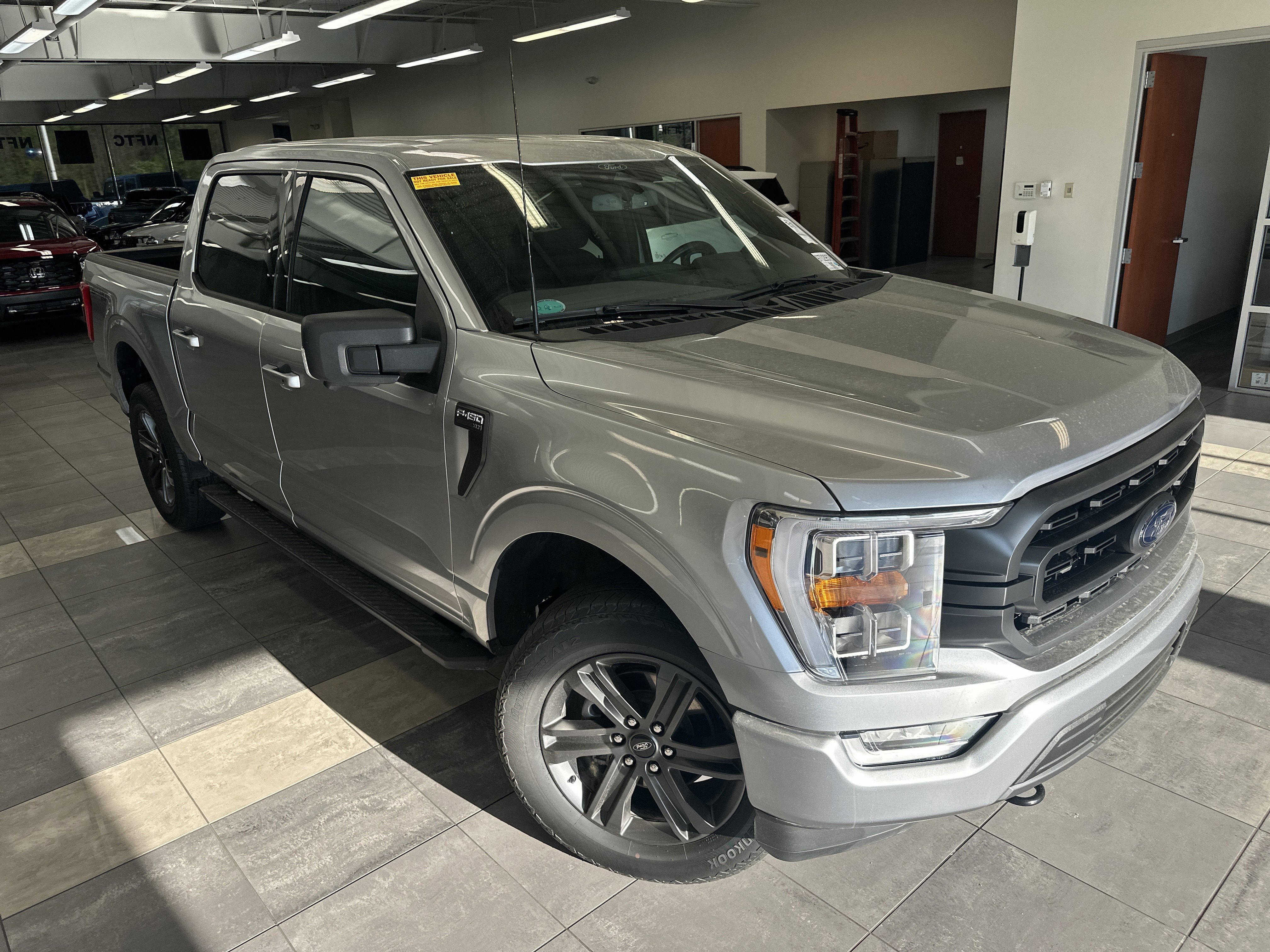 Used 2022 Ford F150 XLT w/ Equipment Group 302A High AWD/4WD image 10