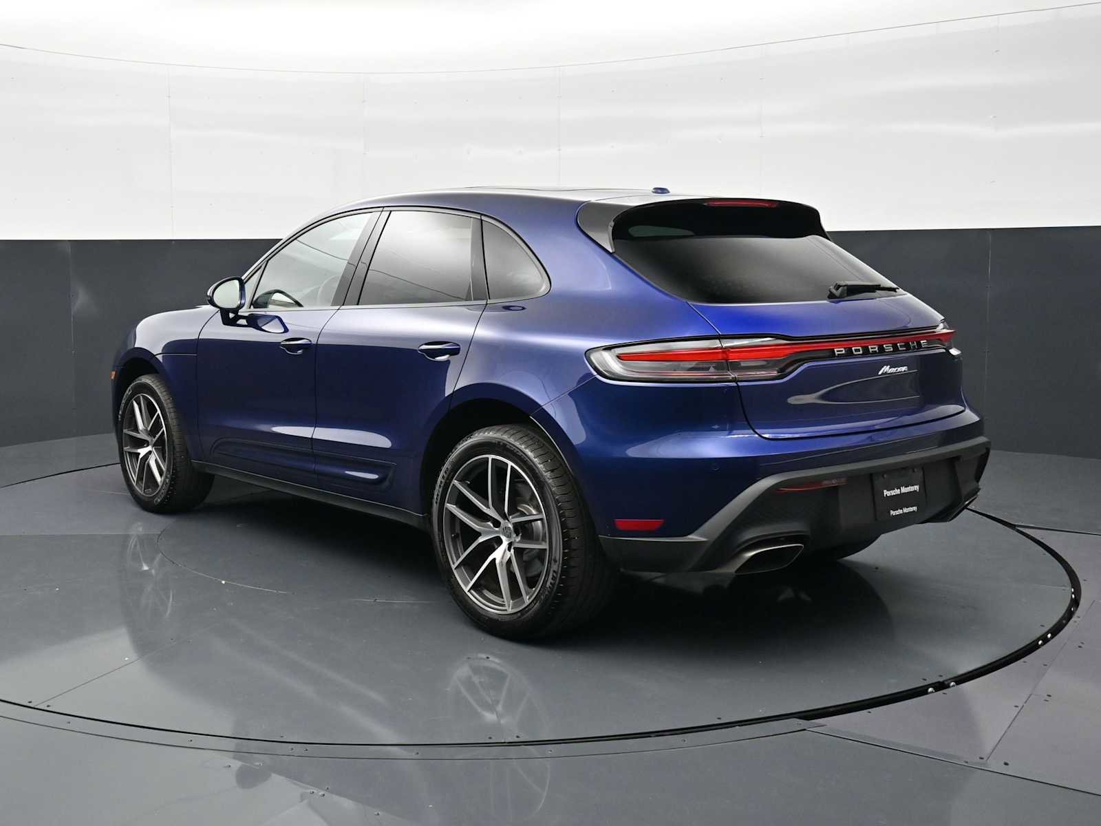 Certified 2026 Porsche Macan AWD/4WD image 3