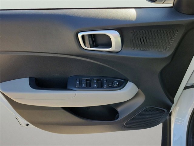 Used 2023 Hyundai Venue SEL image 12