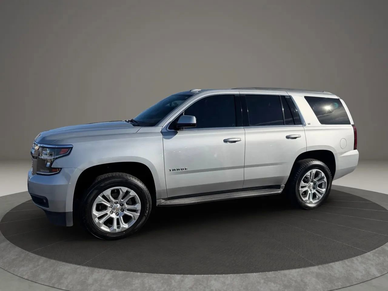 Used 2017 Chevrolet Tahoe LT image 2