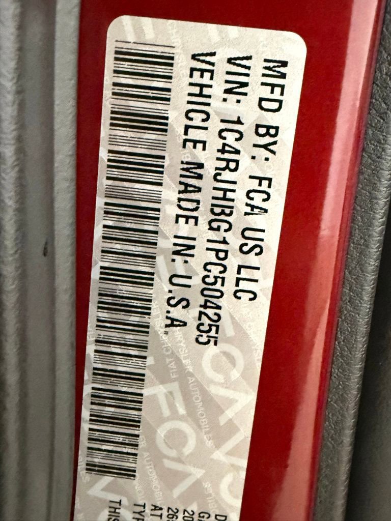 Used 2023 Jeep Grand Cherokee Limited w/ Black Appearance Package image 23