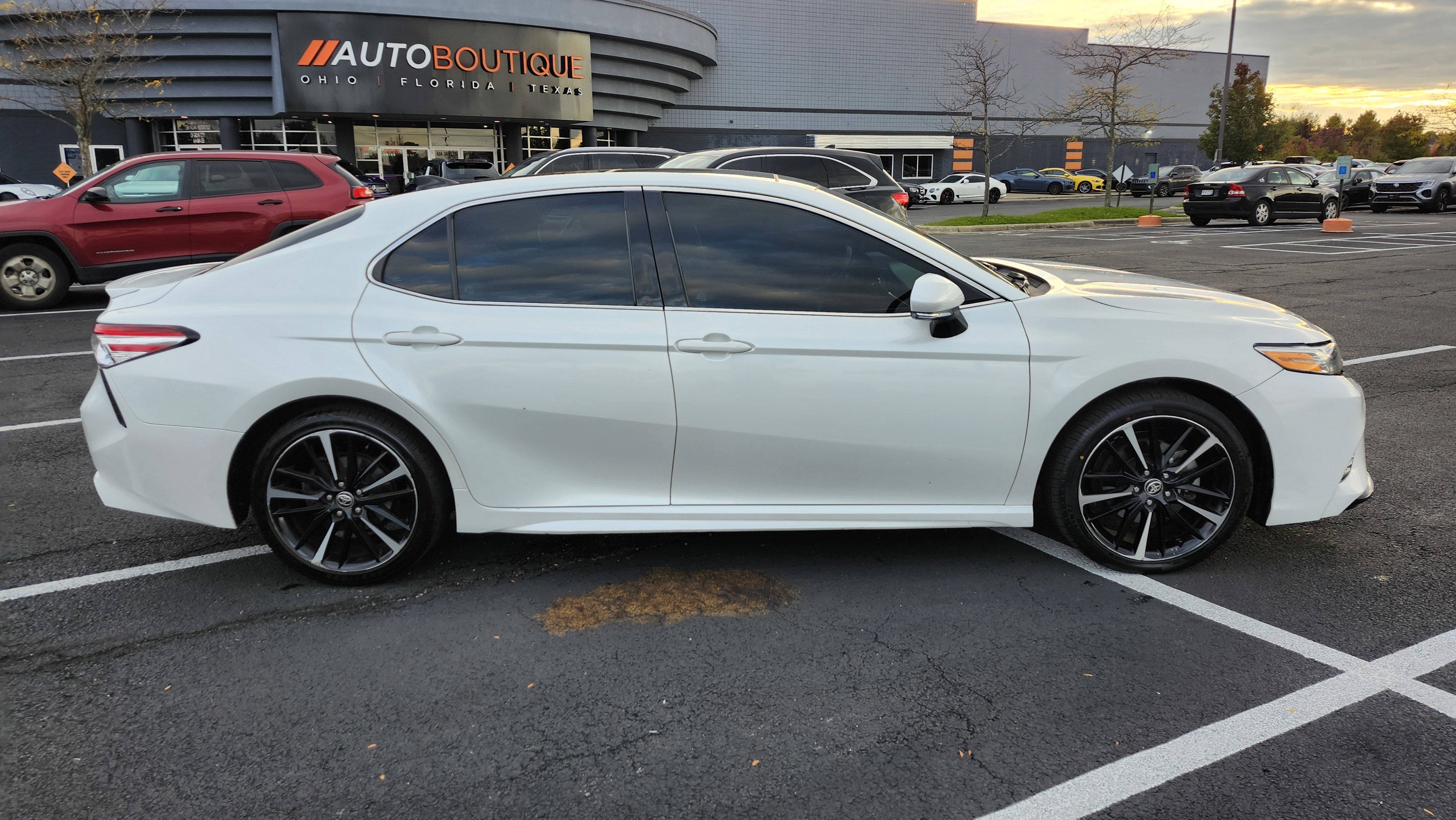 Used 2020 Toyota Camry XSE image 10