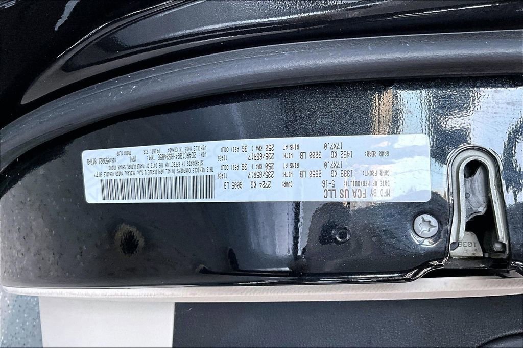 Used 2017 Chrysler Pacifica Touring-L image 18