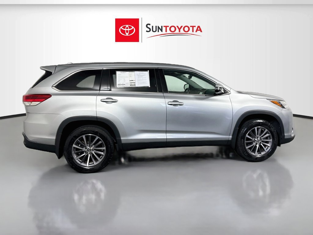 Used 2019 Toyota Highlander XLE AWD/4WD image 2
