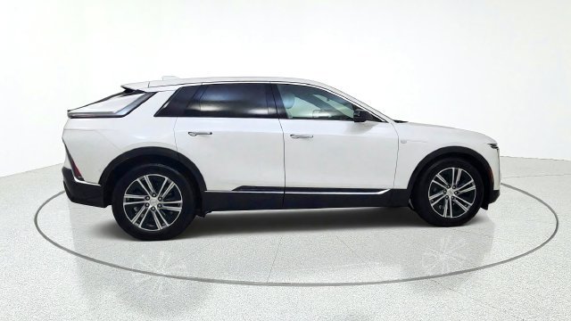 Used 2025 Cadillac Lyriq Luxury w/ LPO, Floor Liner Package RWD image 9