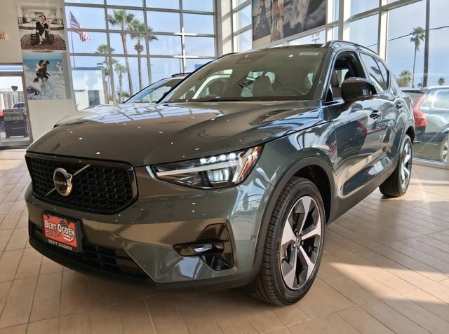 New 2026 Volvo XC40 B5 Plus w/ Protection Package Premier AWD/4WD image 3