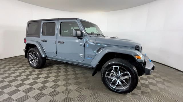 Used 2024 Jeep Wrangler Unlimited w/ Convenience Group AWD/4WD image 2