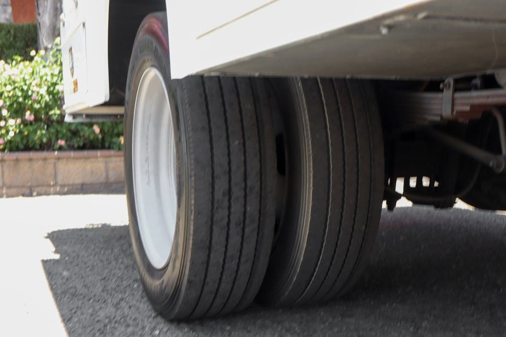 Used 2016 Ford F550 2WD Regular Cab Super Duty image 32