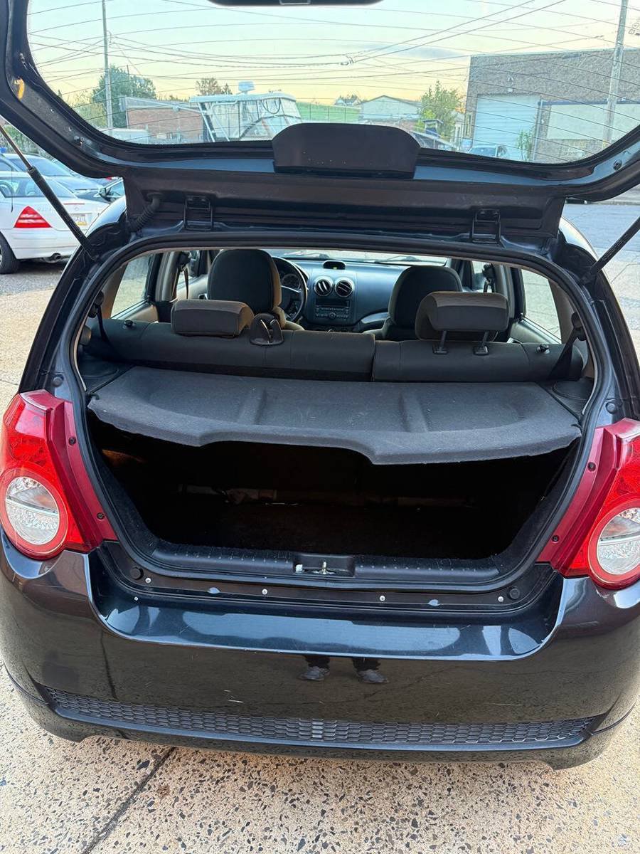 Used 2009 Chevrolet Aveo5 LT FWD image 10