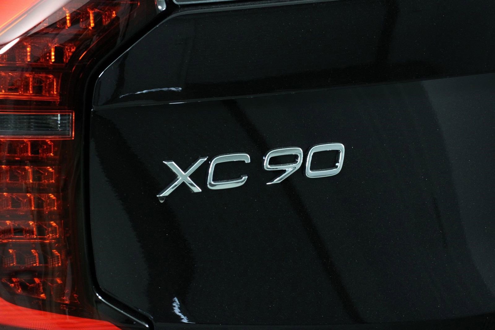 New 2026 Volvo XC90 T8 Plus w/ Protection Package Premier image 16