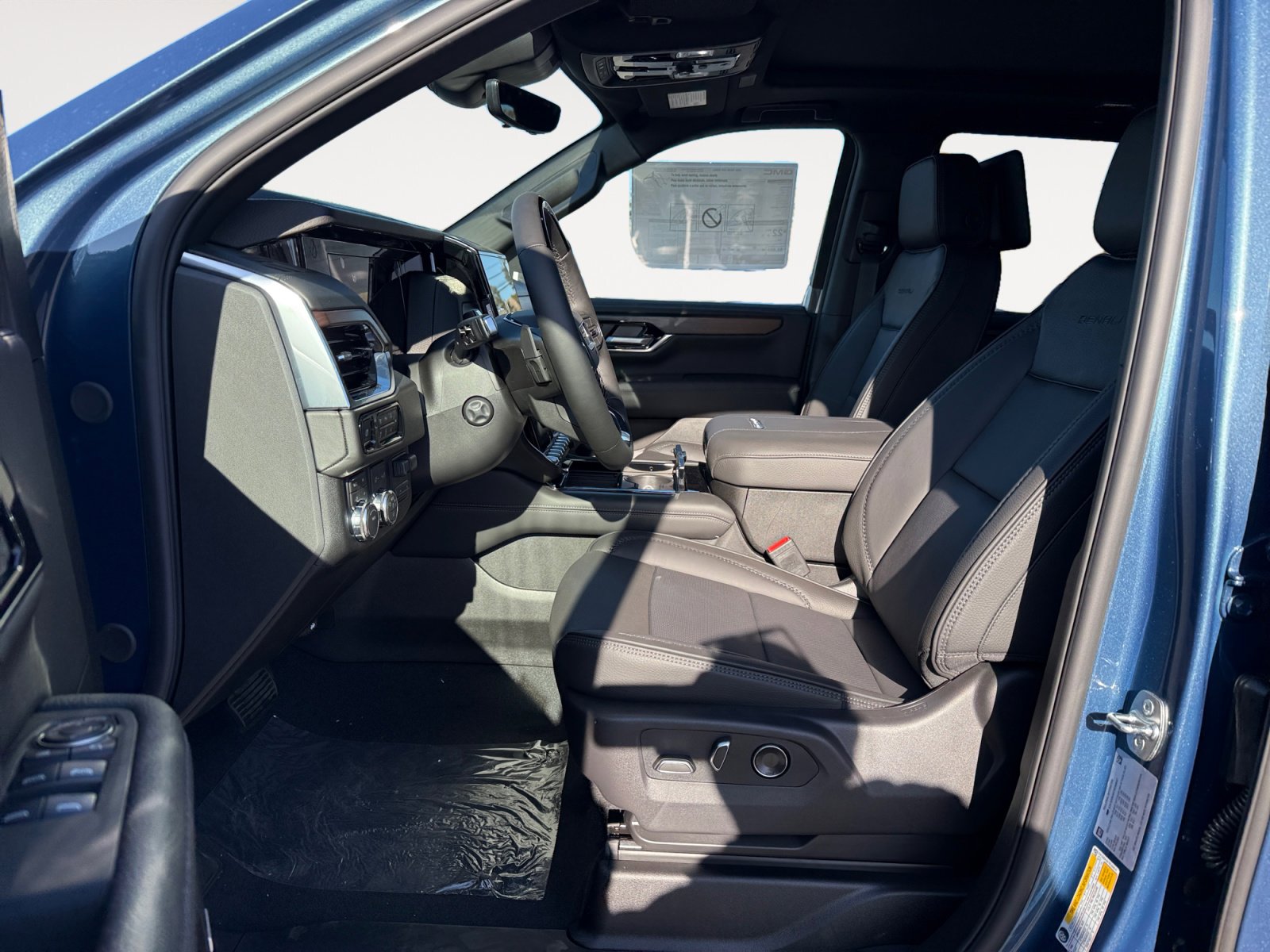 New 2026 GMC Yukon Denali w/ Denali Reserve Package image 10