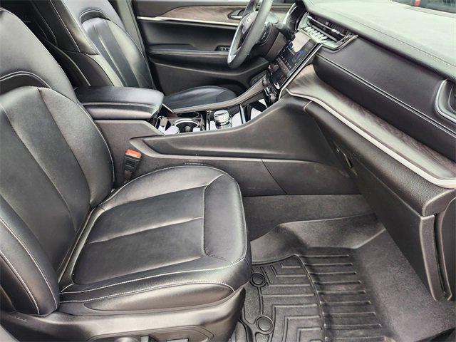 Used 2023 Jeep Grand Cherokee Limited w/ Black Appearance Package image 14