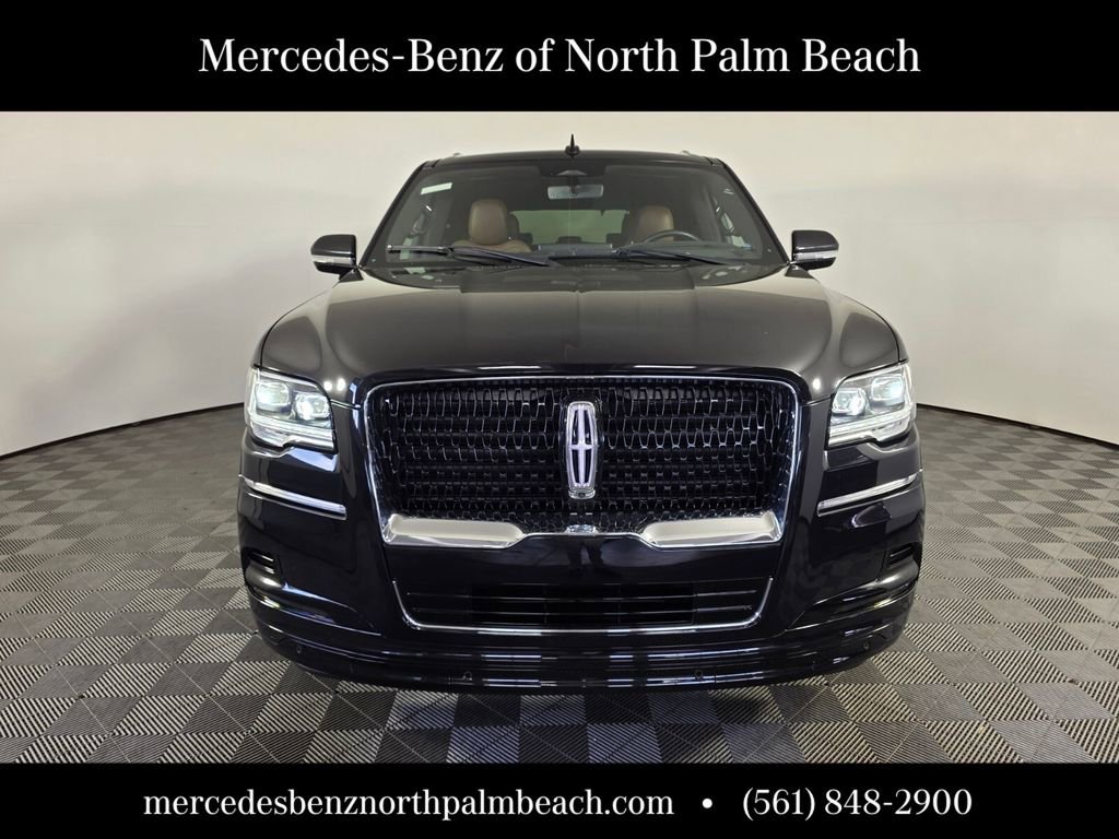 Used 2023 Lincoln Navigator Reserve image 2