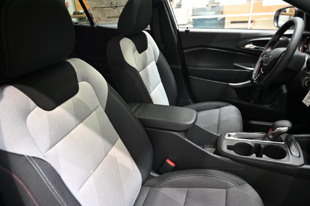 New 2026 Chevrolet Trax RS w/ Sunroof Package FWD image 8
