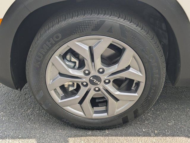 Used 2024 Kia Seltos LX AWD/4WD image 11