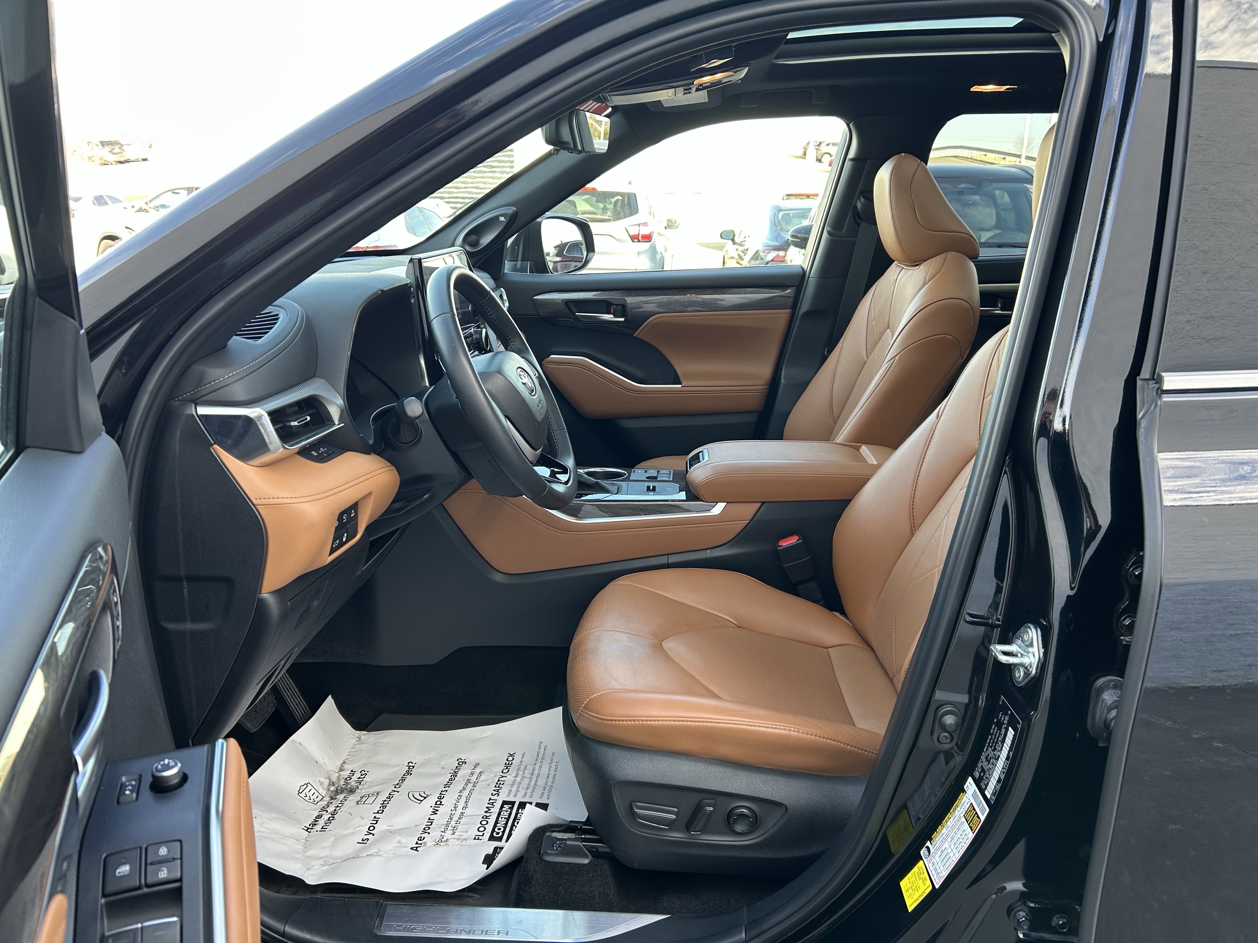Used 2024 Toyota Highlander Platinum image 14