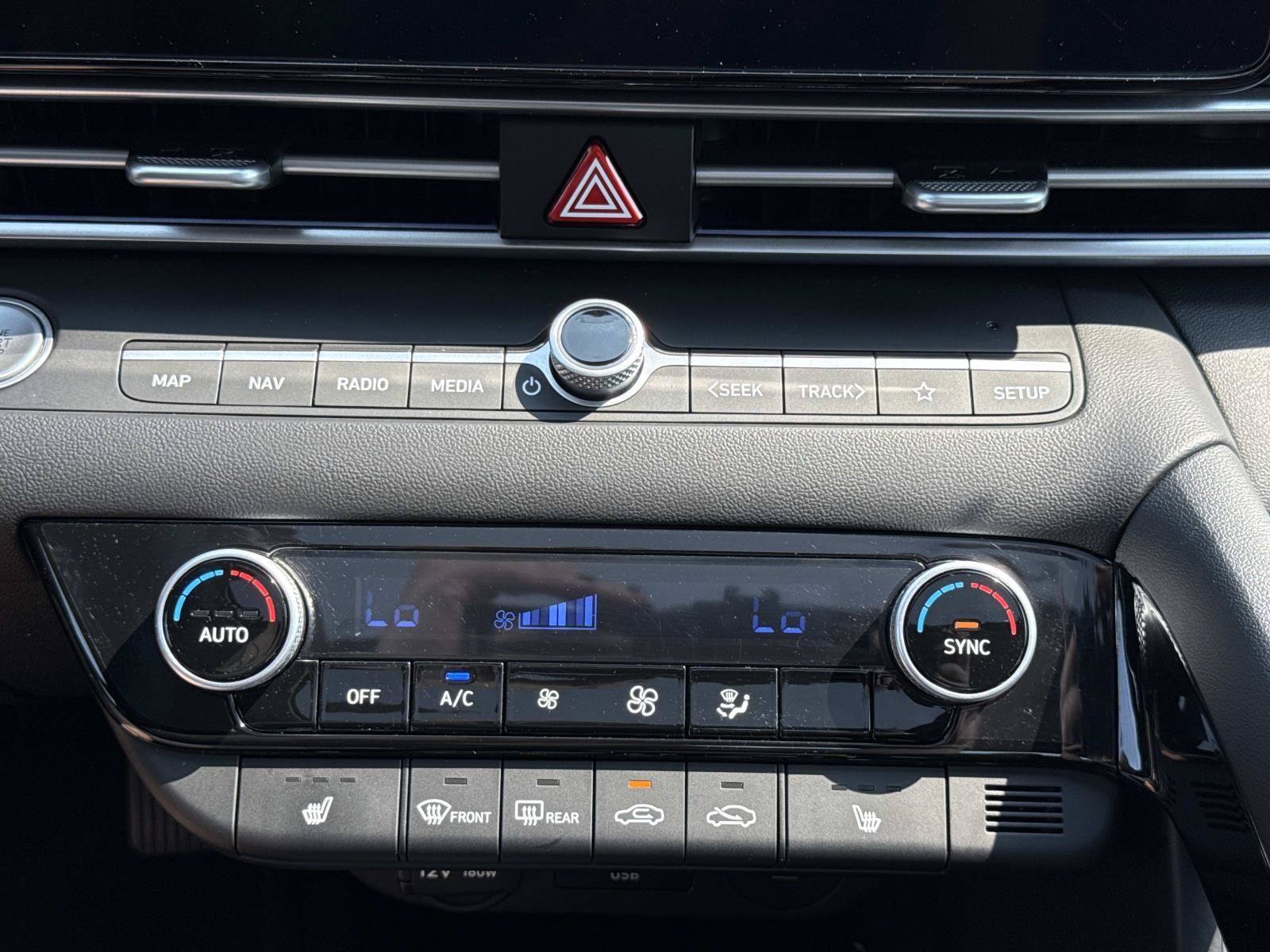 Certified 2024 Hyundai Elantra Limited FWD image 7
