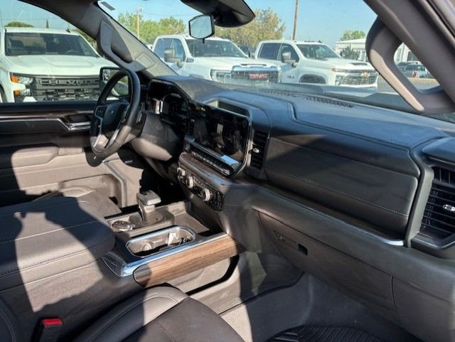 Used 2025 Chevrolet Silverado 1500 LT Trail Boss w/ Convenience Package II AWD/4WD image 23