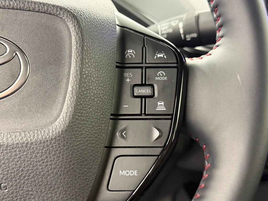 Used 2025 Toyota Prius Plug-In Hybrid FWD image 27