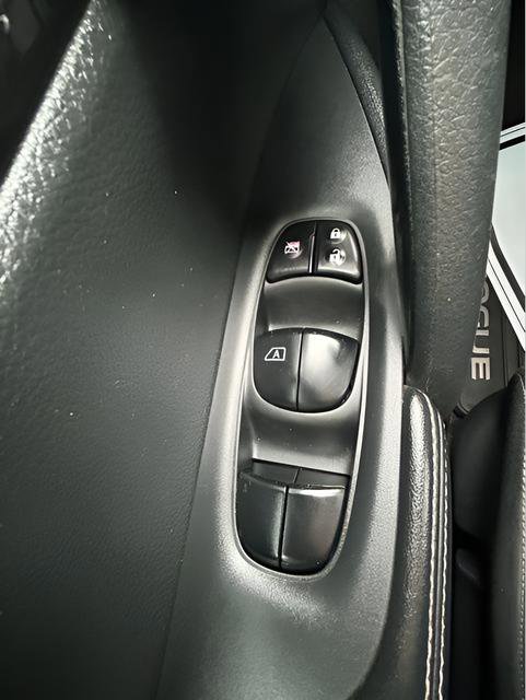 Used 2020 Nissan Rogue SV image 23