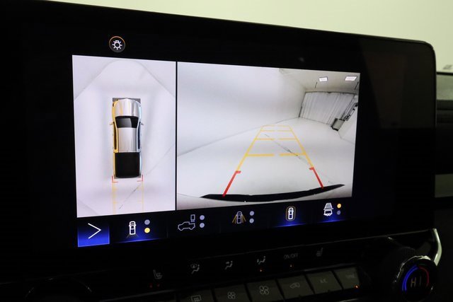 Used 2024 Chevrolet Colorado Z71 w/ Z71 Convenience Package 2 image 15