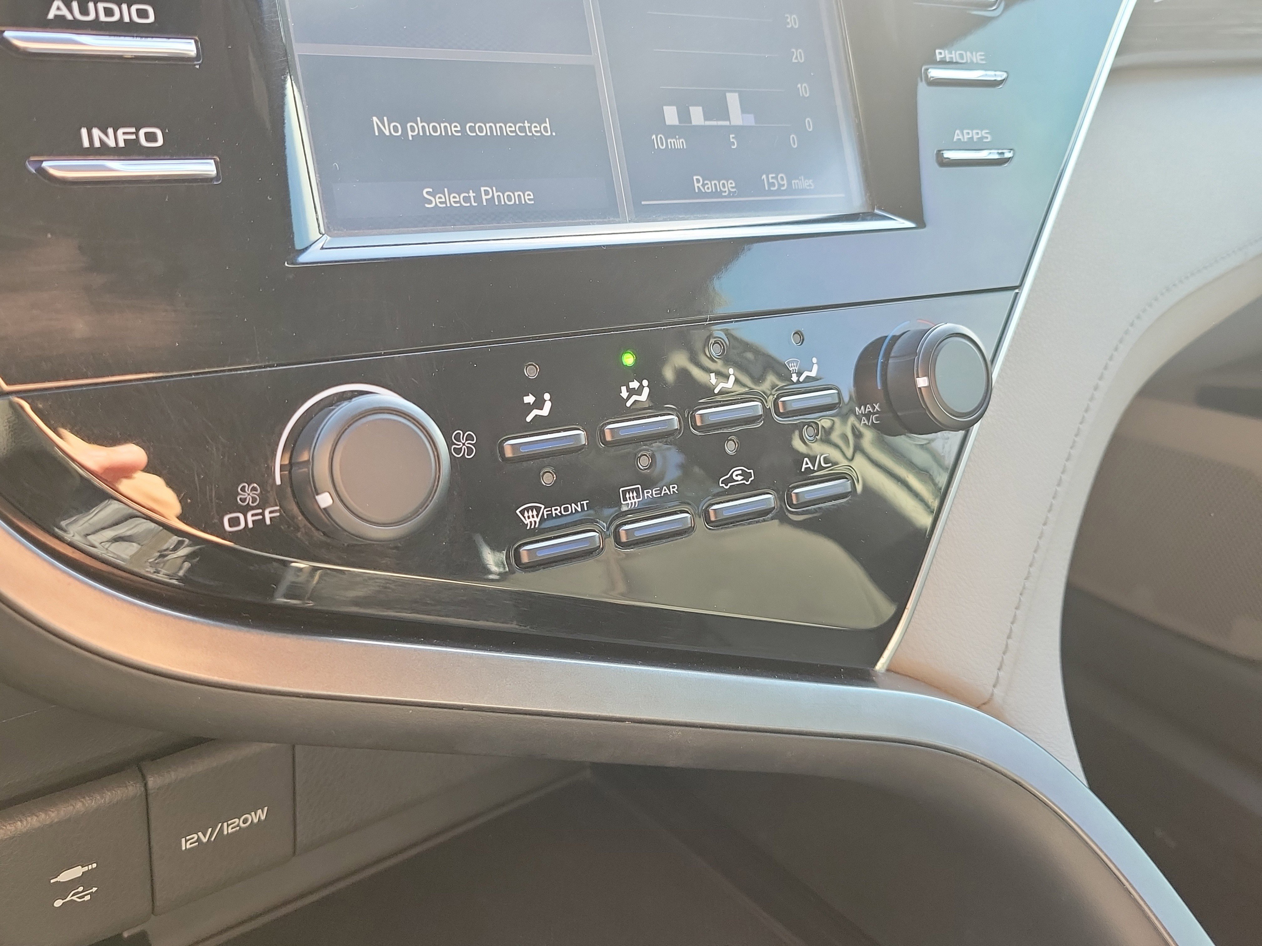 Used 2018 Toyota Camry LE image 31