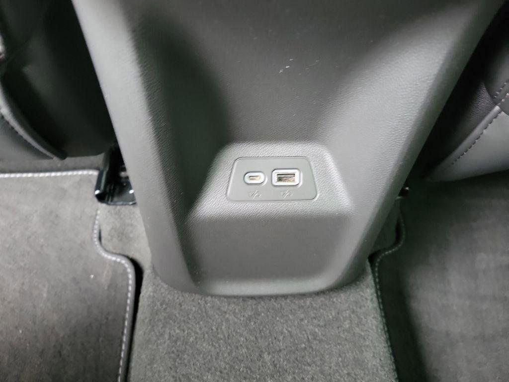 Used 2023 Buick Envision Essence image 25