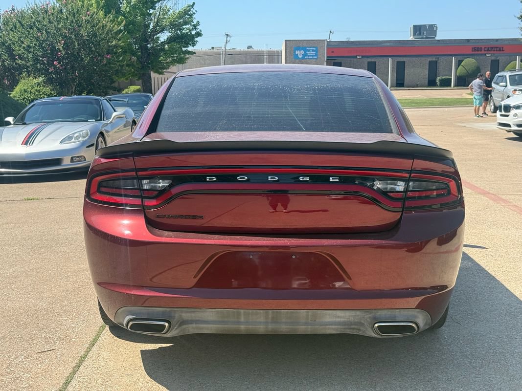 Used 2017 Dodge Charger SE w/ Blacktop Package RWD image 3