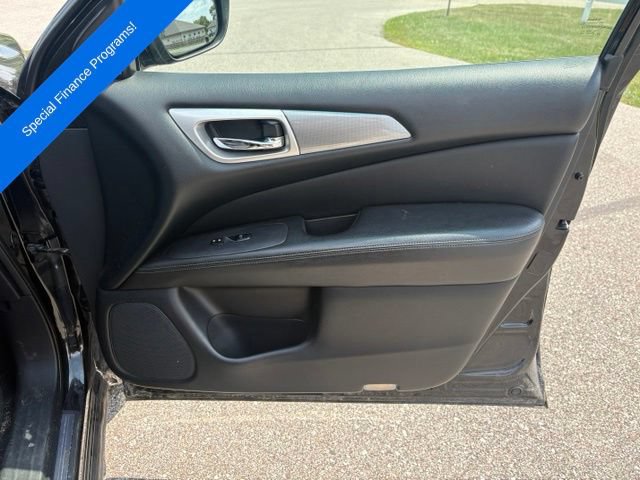 Used 2019 Nissan Pathfinder SL AWD/4WD image 32