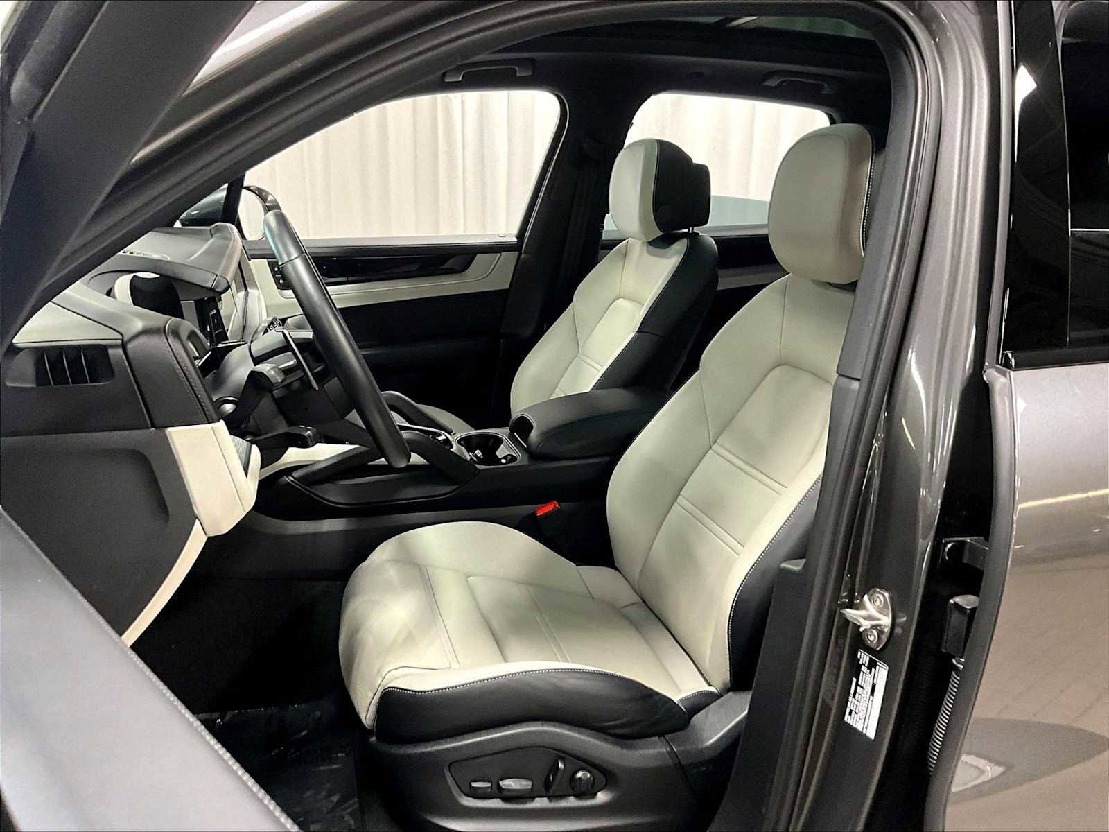 Used 2025 Porsche Cayenne image 7