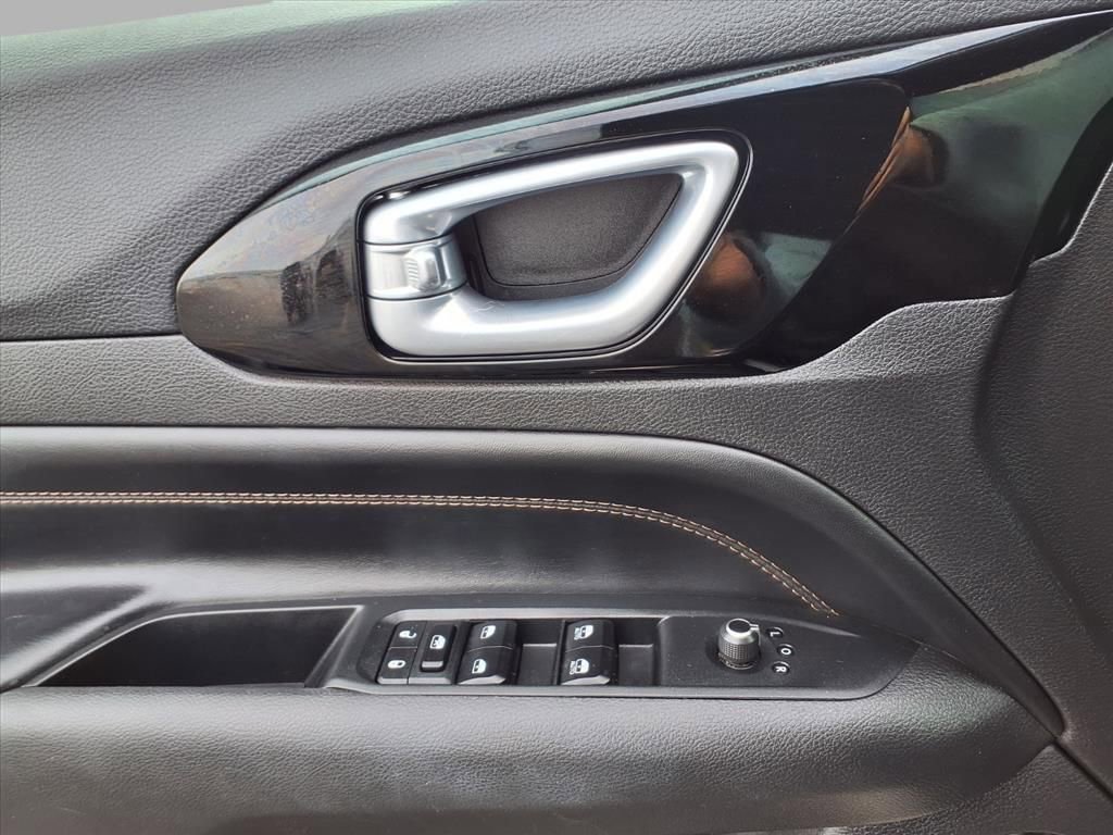 Used 2023 Jeep Compass Limited image 16