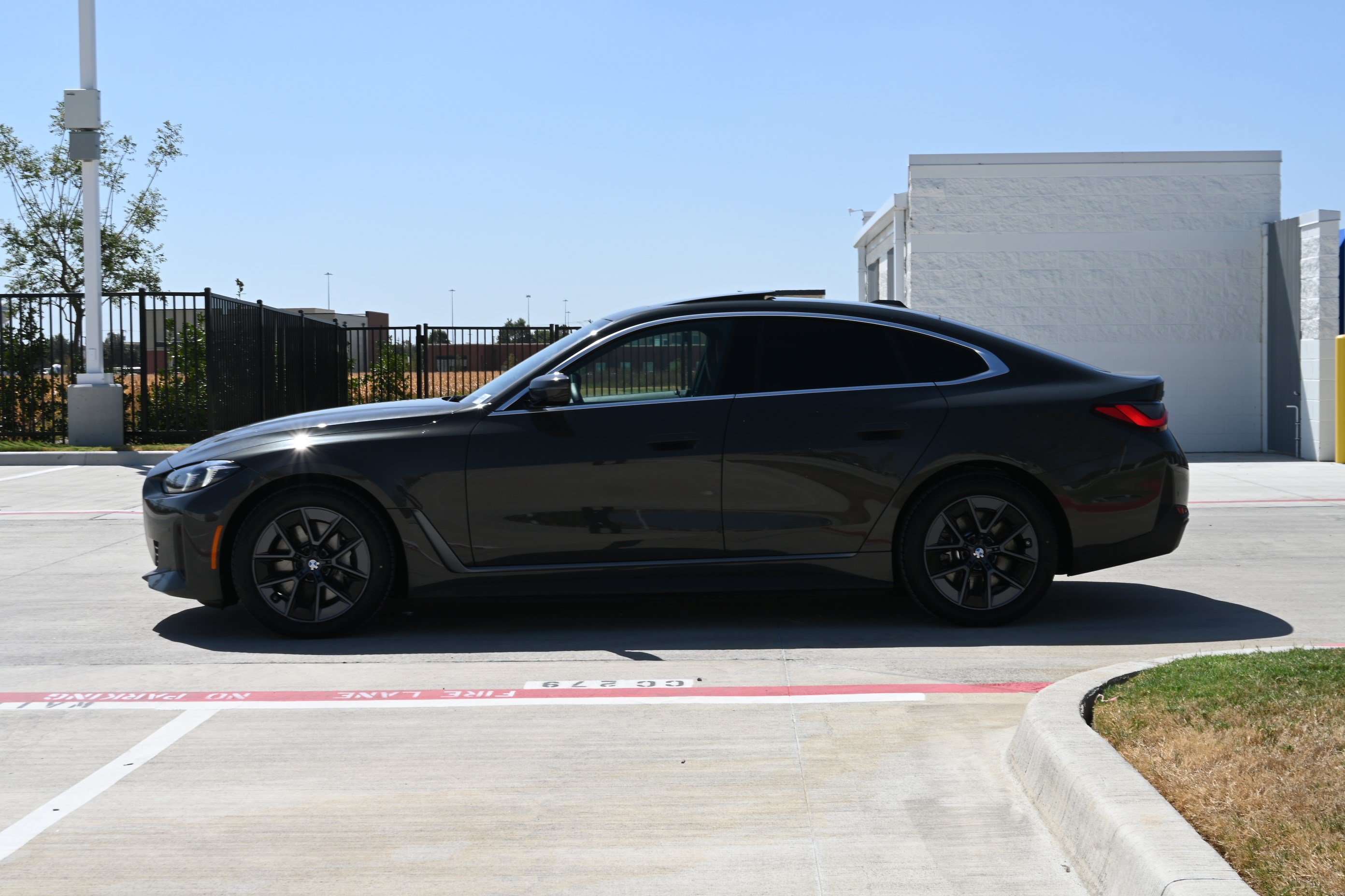 Certified 2025 BMW i4 eDrive40 w/ Premium Package RWD image 6