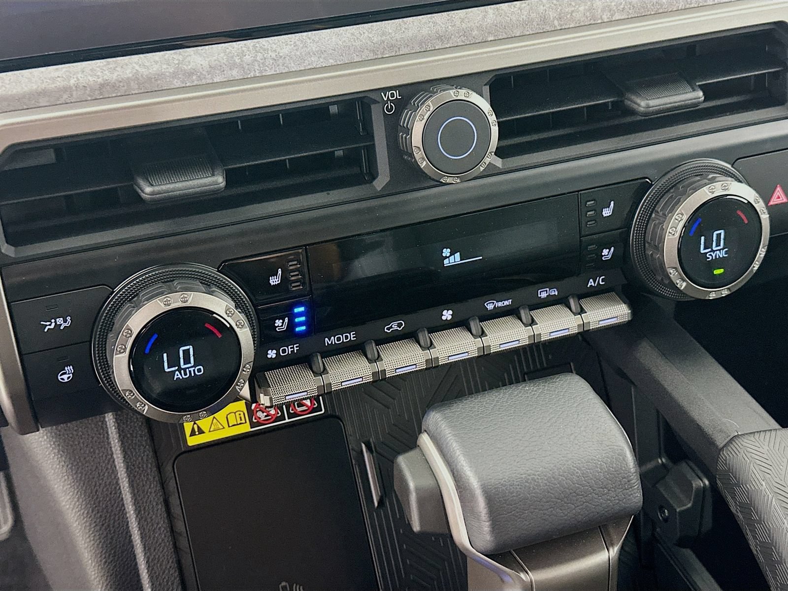 Used 2025 Toyota 4Runner Trailhunter AWD/4WD image 27