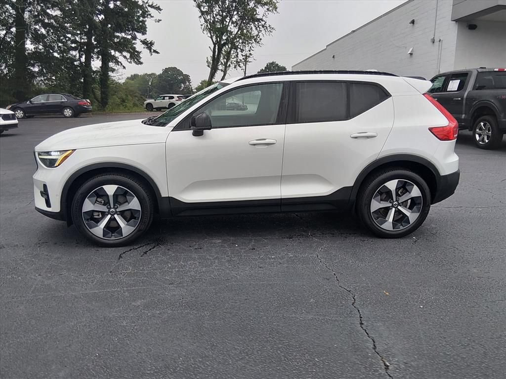 Used 2023 Volvo XC40 B4 Ultimate FWD image 7