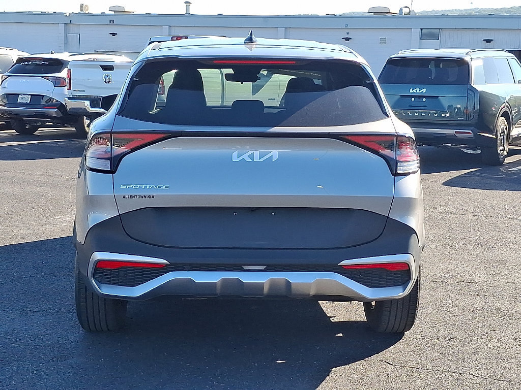 Used 2025 Kia Sportage LX FWD image 5