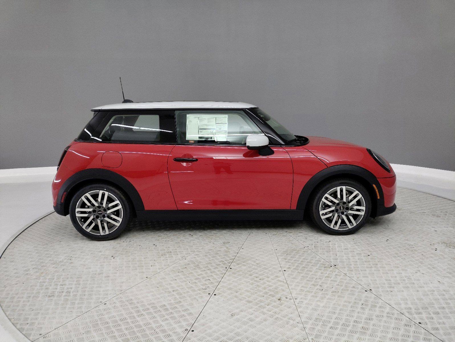 Used 2025 MINI Cooper 2-Door Hardtop image 5