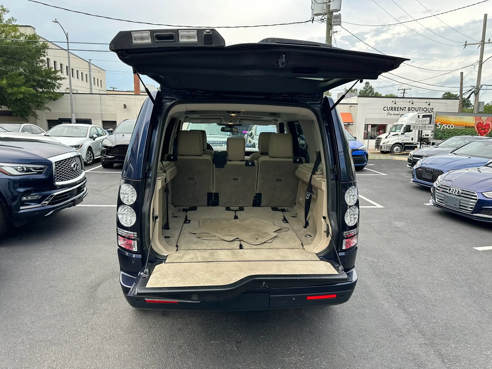 Used 2016 Land Rover LR4 HSE Silver Edition AWD/4WD image 18