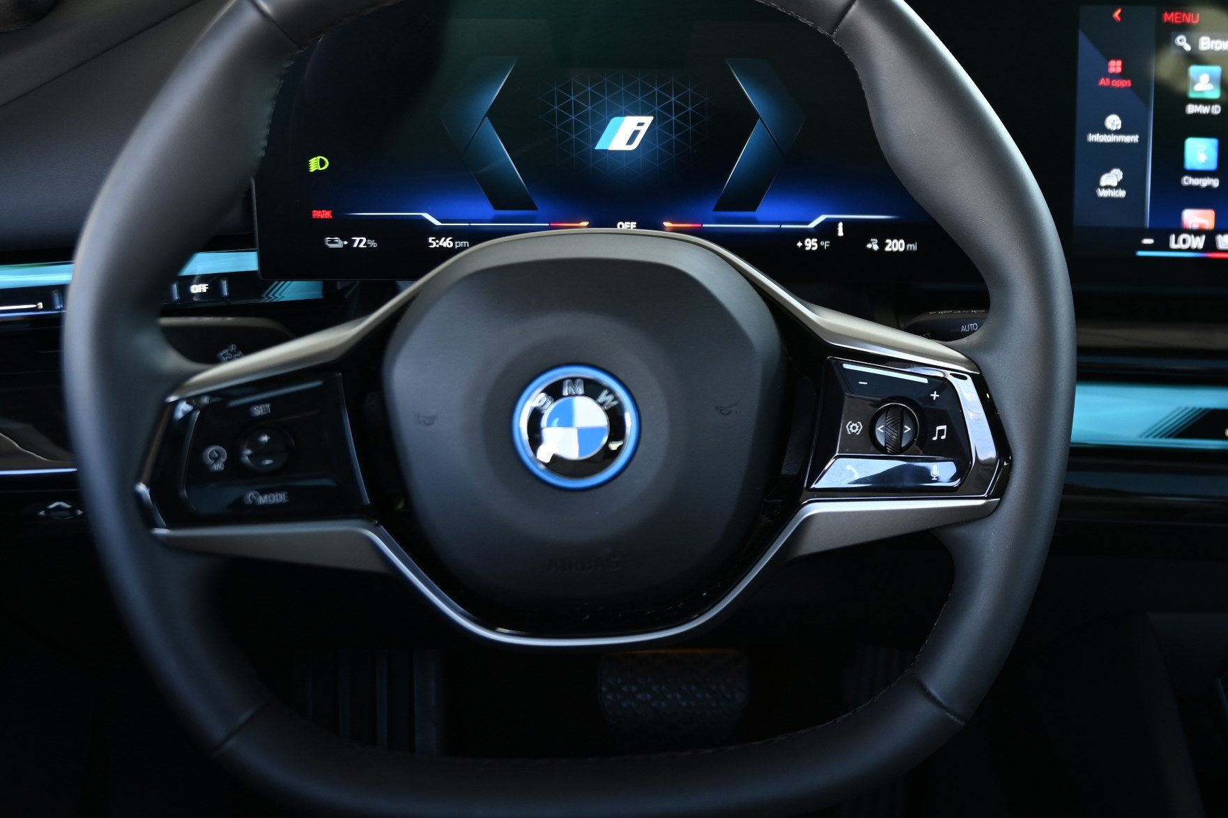 Certified 2026 BMW i5 eDrive40 w/ Executive Package RWD image 33