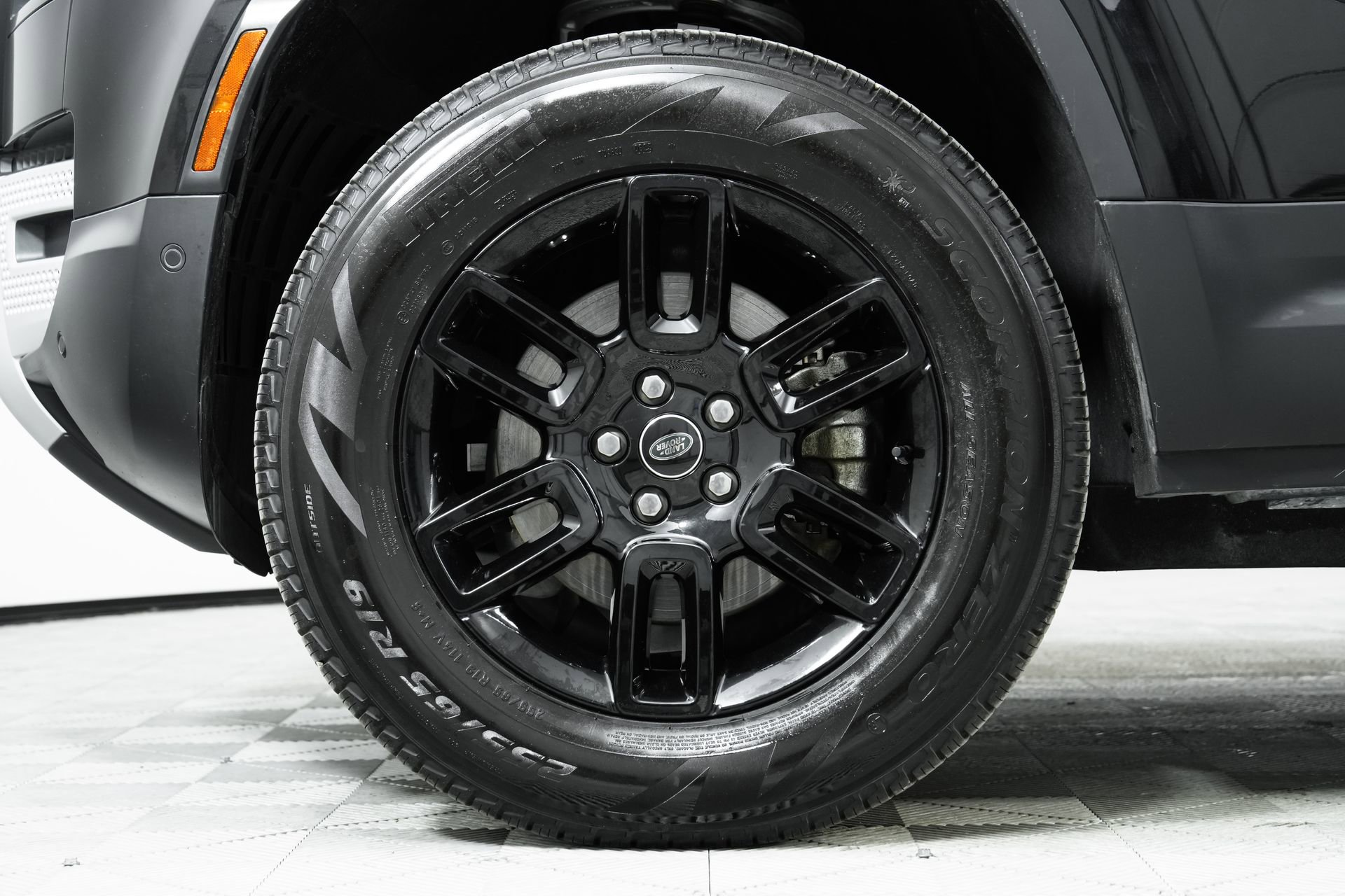 Used 2025 Land Rover Defender 110 S image 42