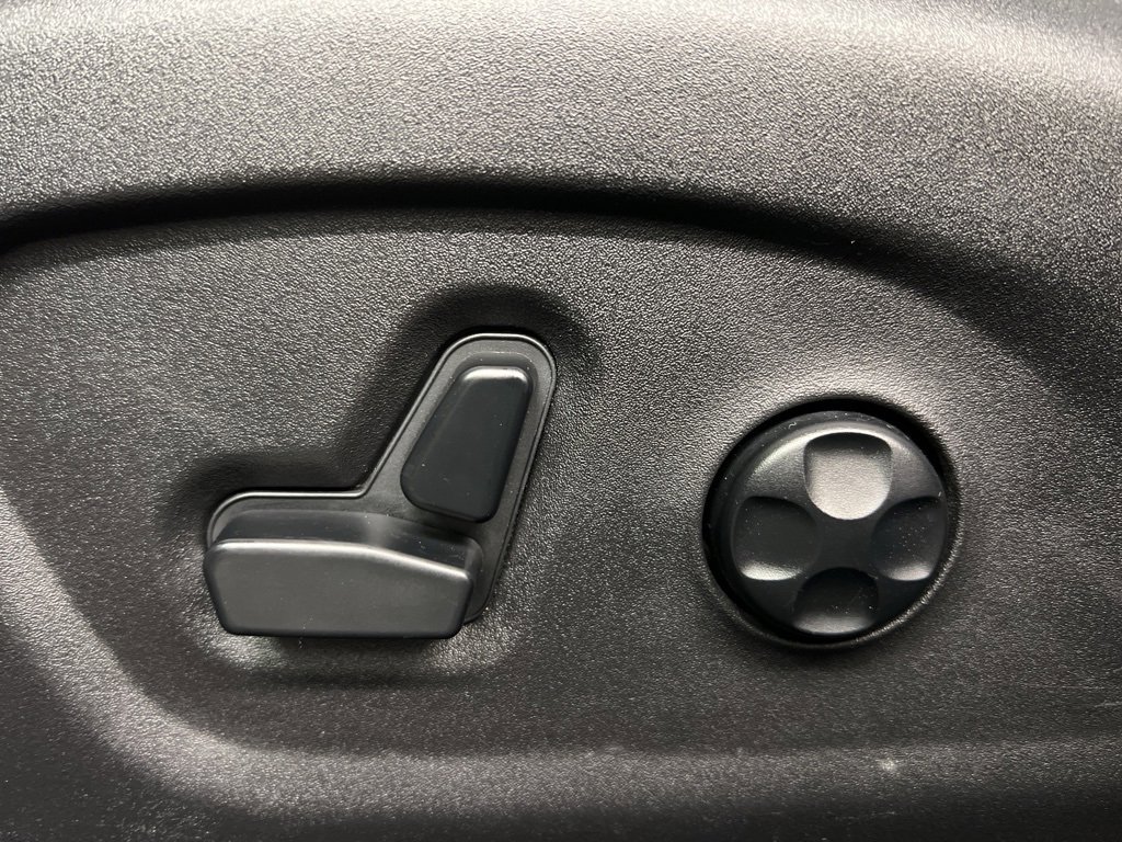 Used 2017 Chrysler 200 Limited Platinum image 24