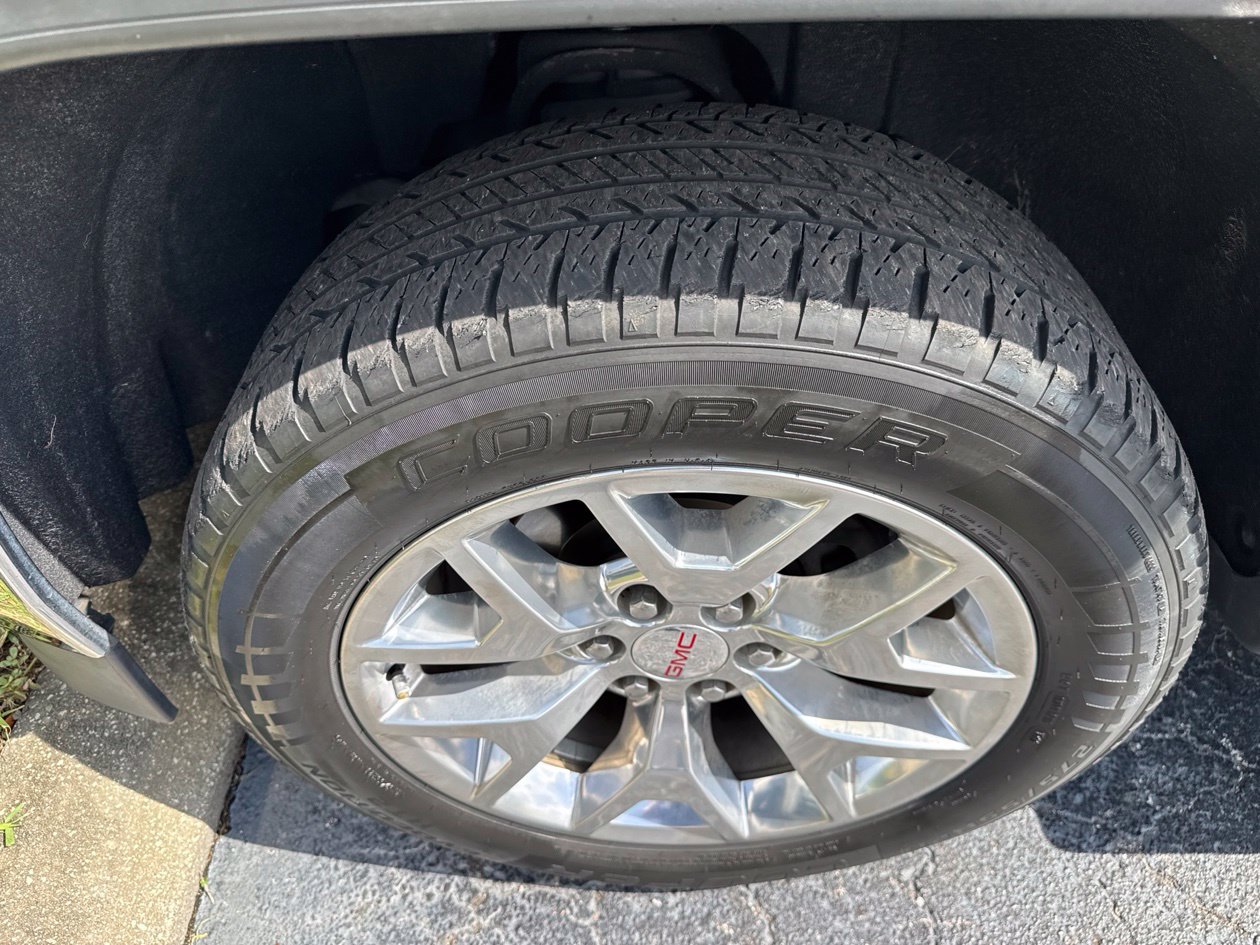 Used 2018 GMC Sierra 1500 SLT w/ SLT Premium Package RWD image 2