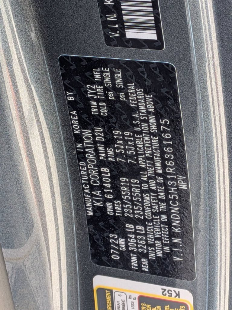 Used 2024 Kia Carnival EX FWD image 44
