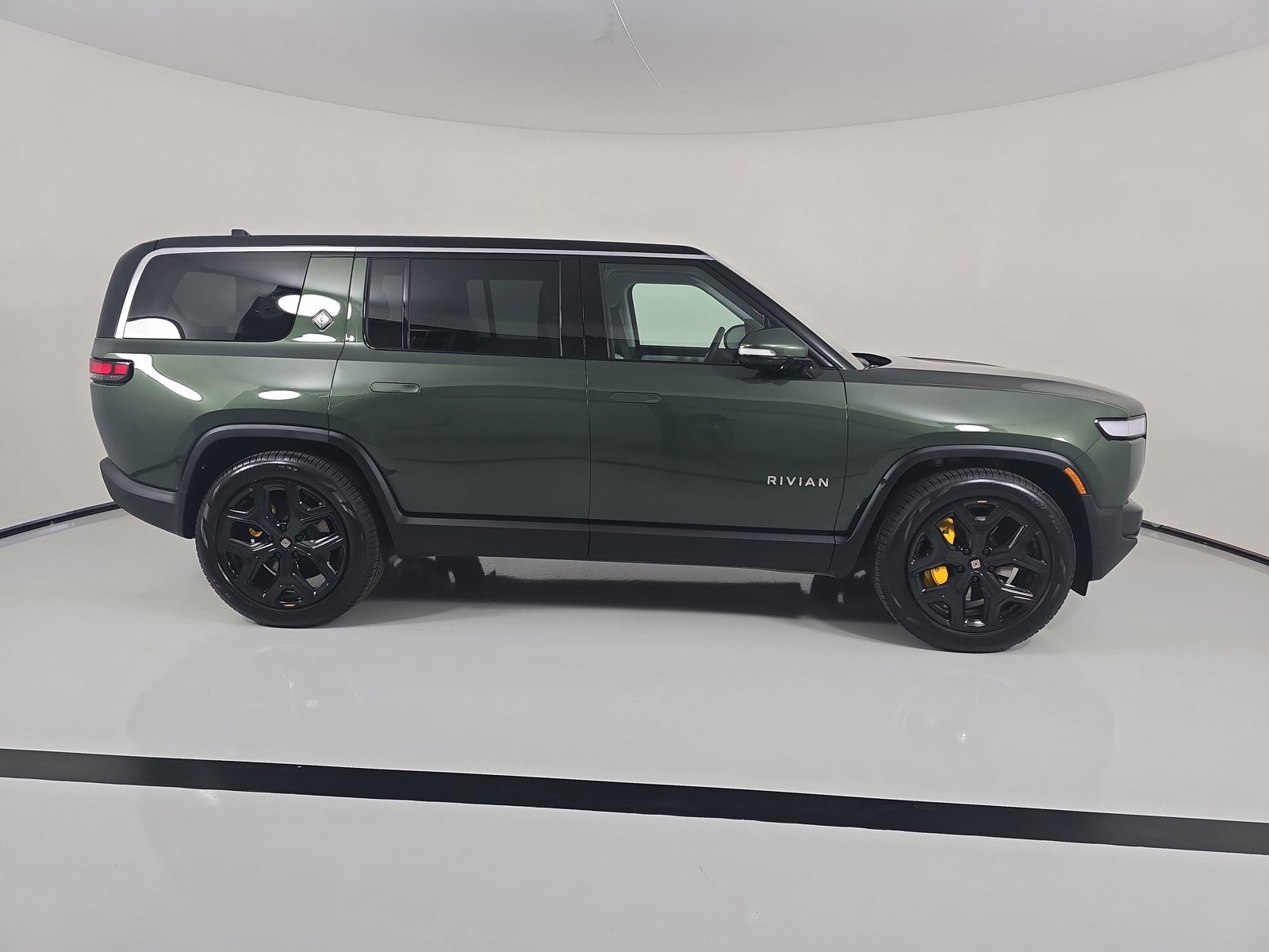 Used 2024 Rivian R1S Adventure AWD/4WD image 6