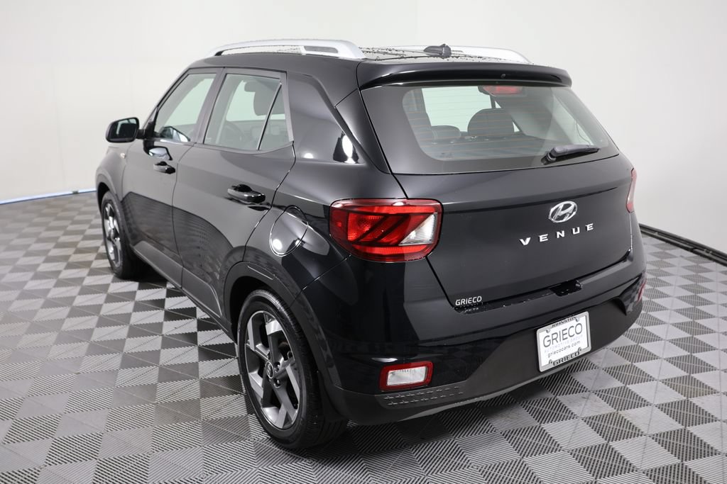 Used 2024 Hyundai Venue SEL FWD image 6