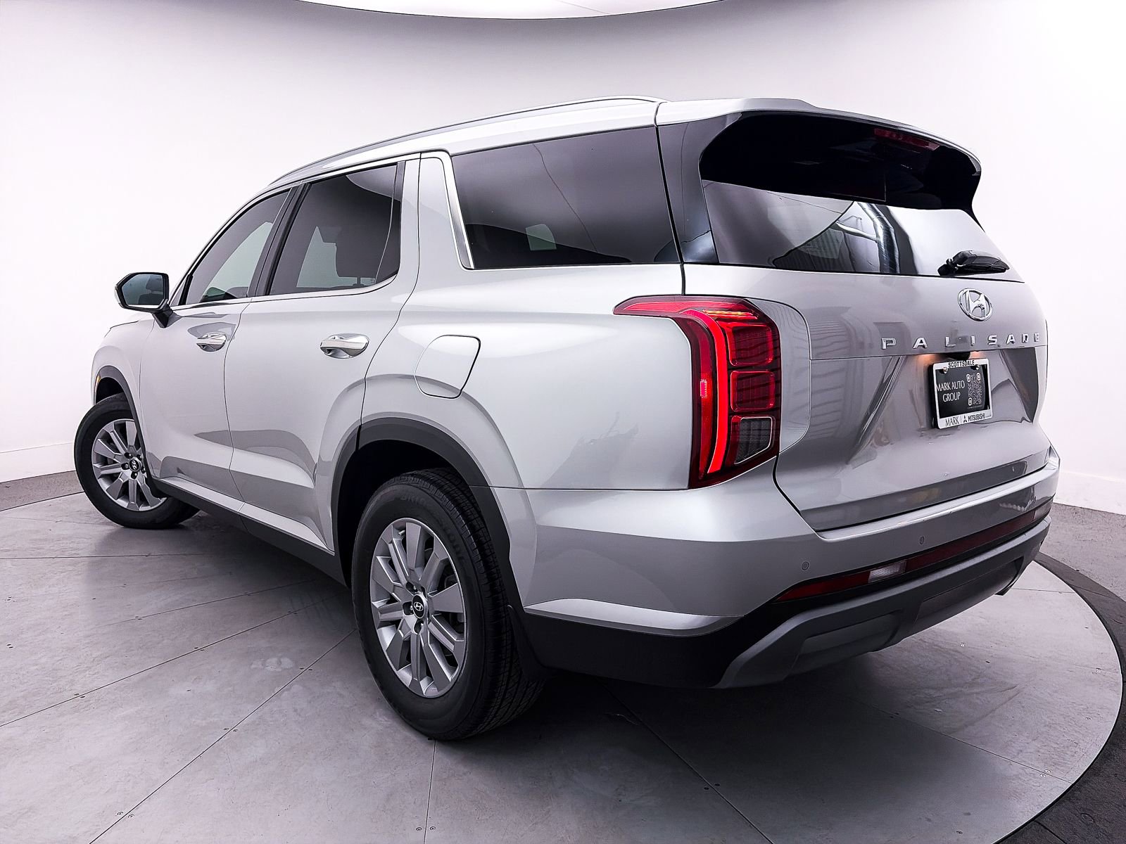 Used 2023 Hyundai Palisade SEL w/ Cargo Package image 2