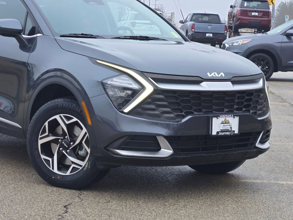 Used 2023 Kia Sportage LX image 2