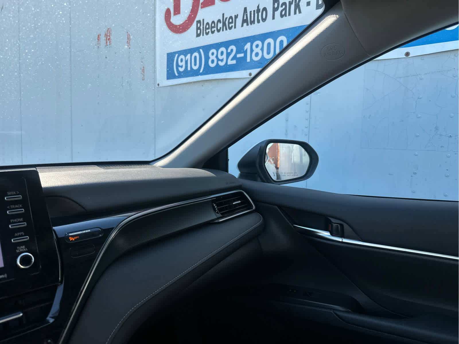 Used 2024 Toyota Camry SE image 33