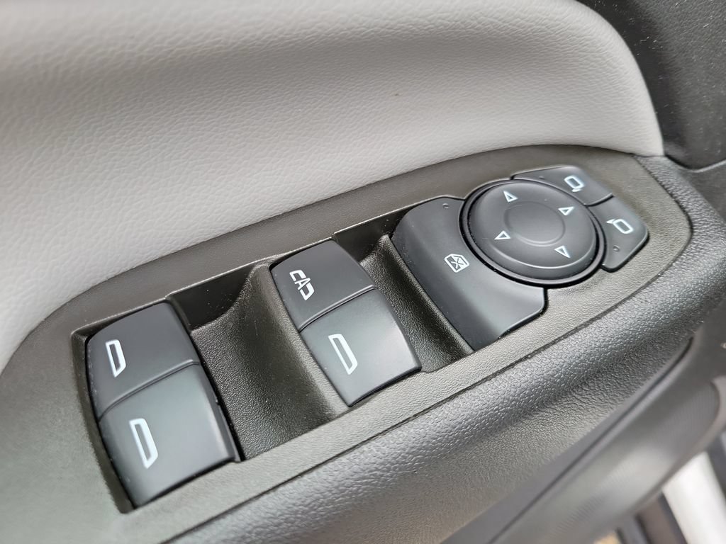 Used 2023 Chevrolet Equinox LS w/ LS Convenience Package AWD/4WD image 16