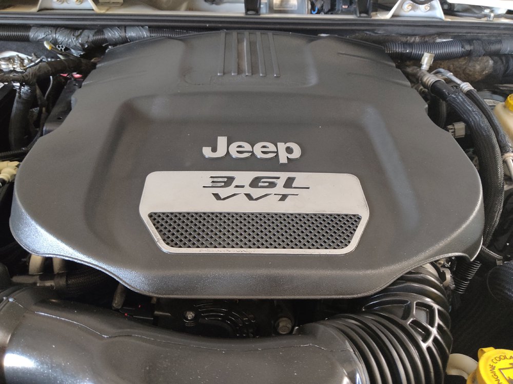 Used 2016 Jeep Wrangler Unlimited Sport w/ Connectivity Group AWD/4WD image 30